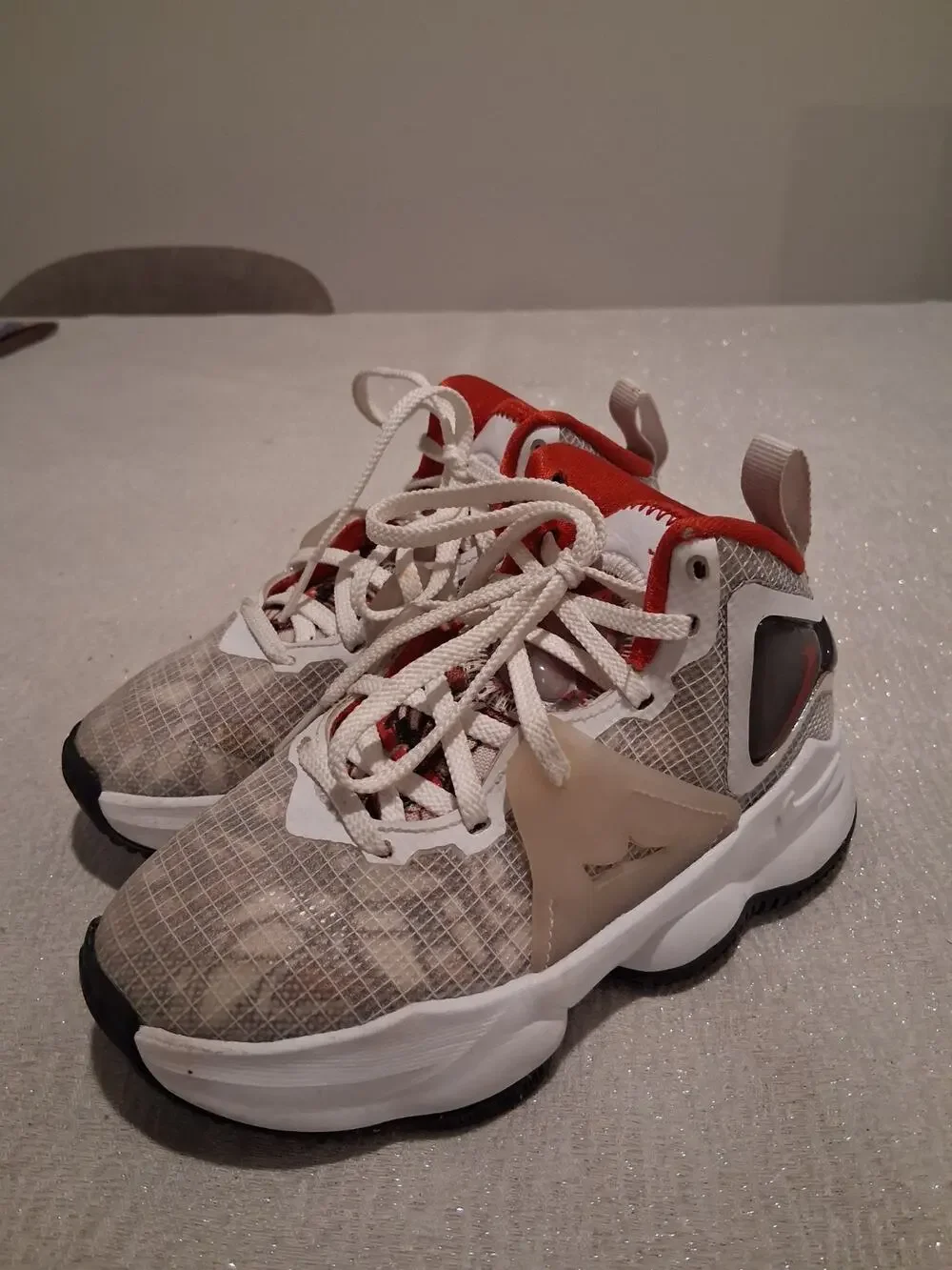 Nike LeBron 19 Sketch White Red Black DD0421-101 Kids PS Size 11C Used No...